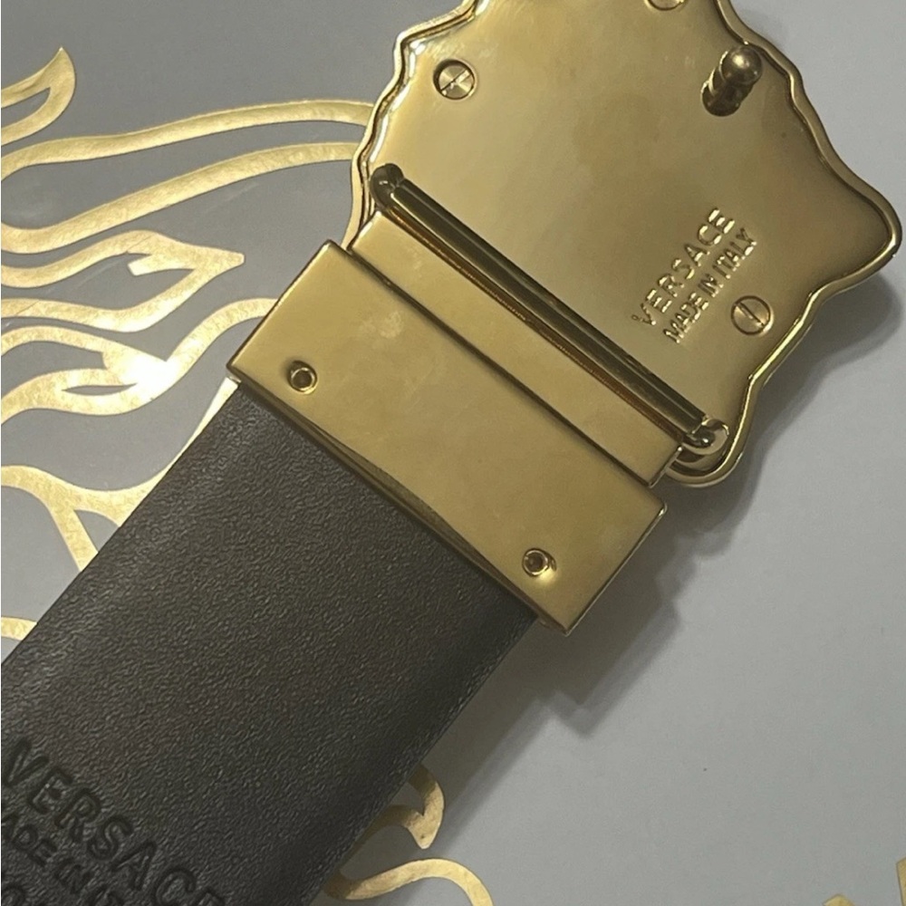 $650 Versace Baroque print Barocco La Medusa buckle reversible leather belt - Picture 6 of 7
